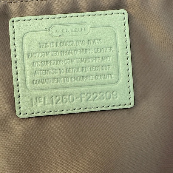 Coach Elegant Cream Leather Shoulder Bag - Picture 6 of 16